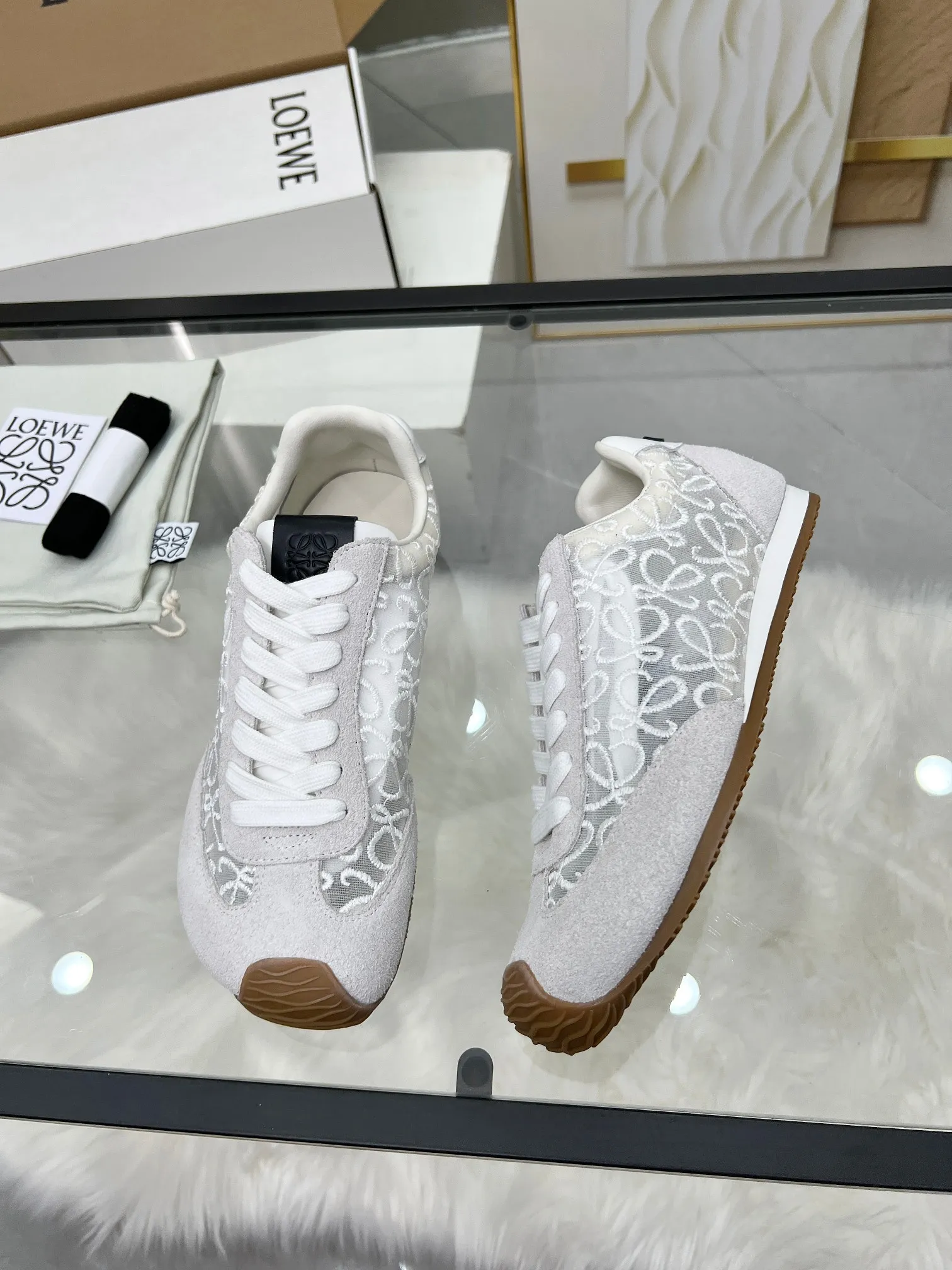 👟👟Ex-factory price 460👟👟 Men's size +10 2025 early spring new style, same style as Wang Yibo! Loewe Ballet Runner 2.0 sneakers for couples. New color matching retro series running shoes. Standard size: women's size 35-40, button +10. Men's size. 39-45, button ➕10.